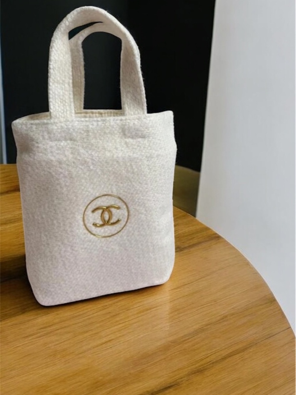 CHANEL Beauty VIP GWP Cream Bouclé Mini Tote Gold CC Logo P0267